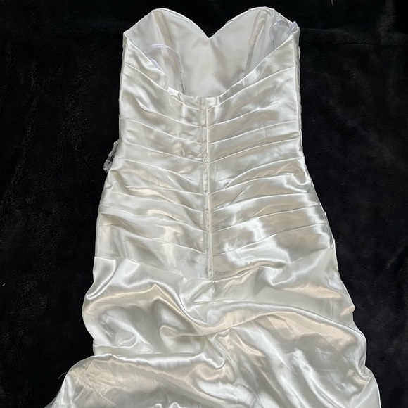 David's Bridal Ruched Strapless Wedding Dress Beadwork Accent White‎ Size 2 NEW - Picture 9 of 10